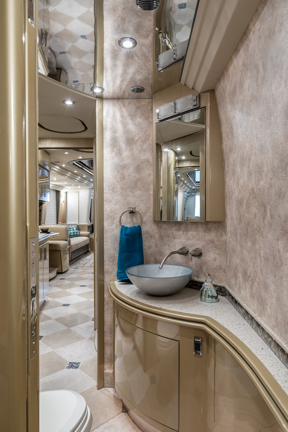 2004 Prevost Country Coach XLII For Sale