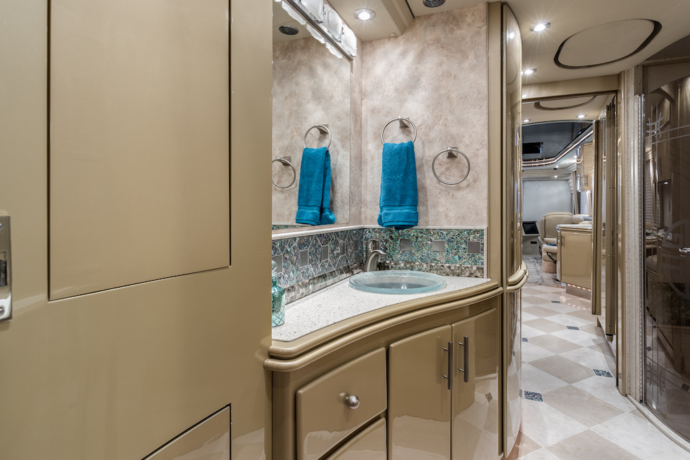 2004 Prevost Country Coach XLII For Sale