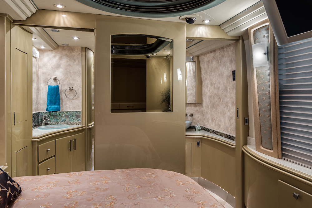 2004 Prevost Country Coach XLII For Sale