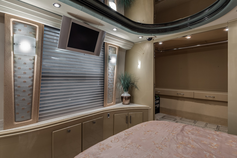 2004 Prevost Country Coach XLII For Sale