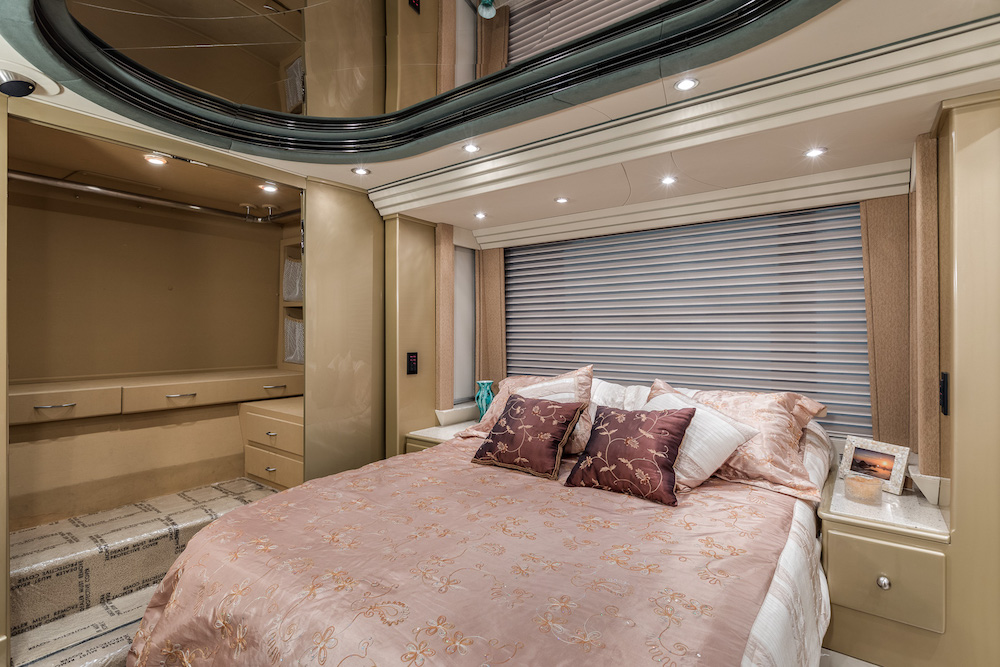 2004 Prevost Country Coach XLII For Sale