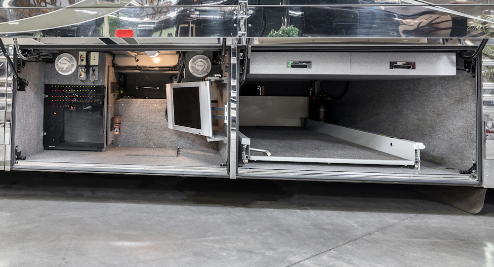 2004 Prevost Country Coach XLII For Sale