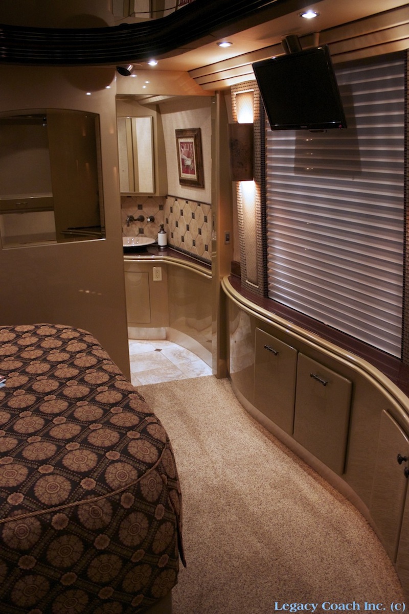 2004 Prevost Country Coach XLII For Sale