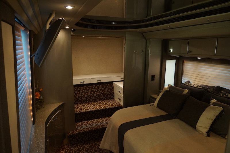 2004 Prevost Country Coach XLII For Sale