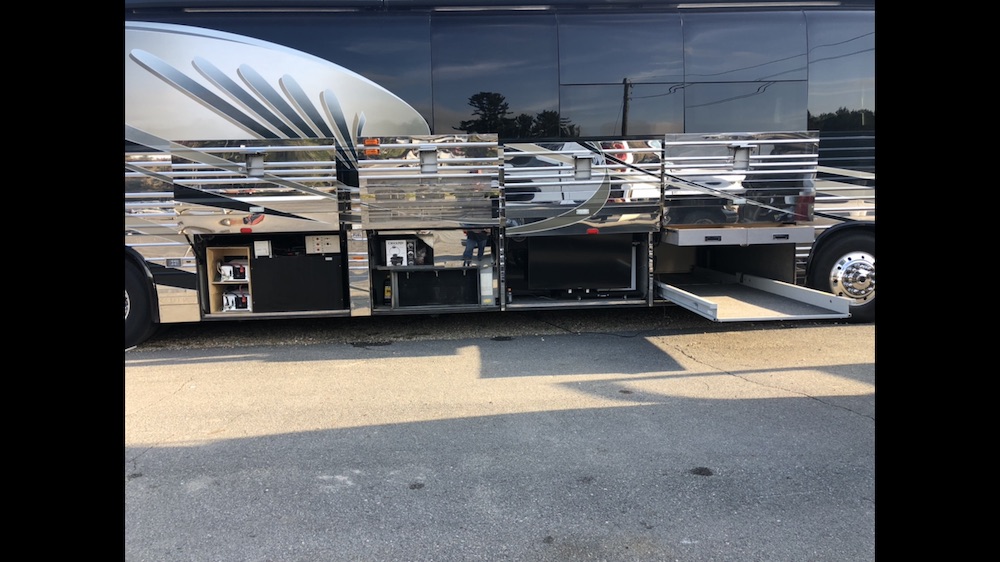 2004 Prevost Country Coach XLII For Sale