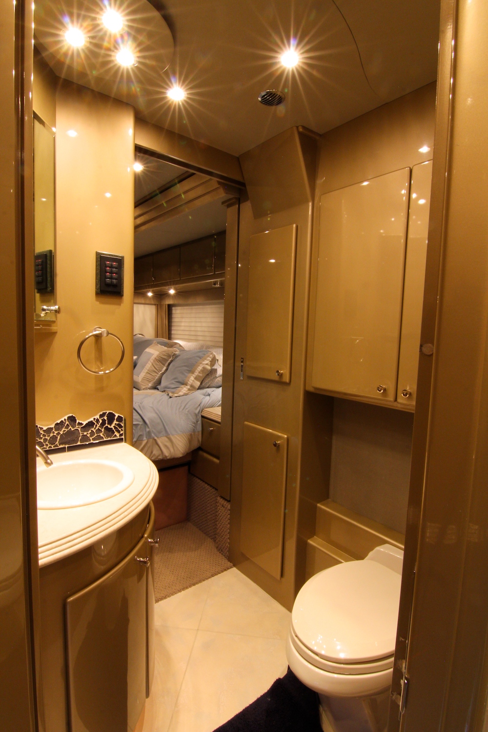 2004 Prevost Country Coach XLII For Sale