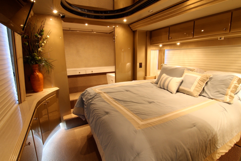 2004 Prevost Country Coach XLII For Sale