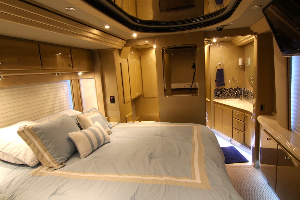 2004 Prevost Country Coach XLII For Sale