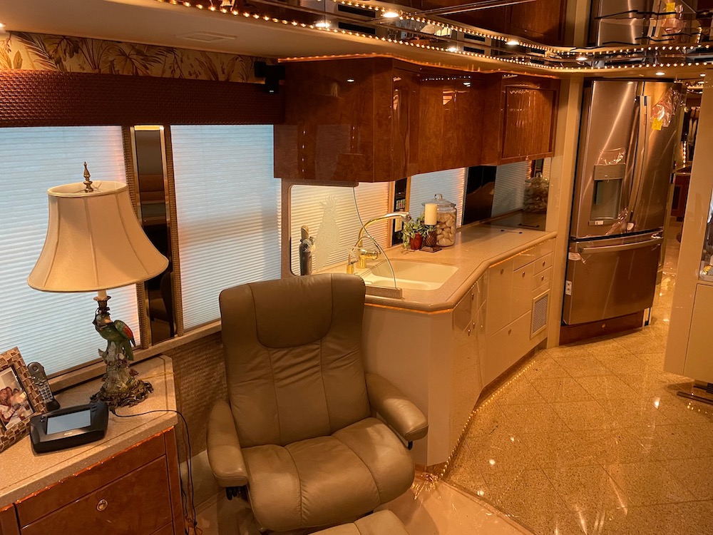 2004 Prevost Featherlite H3-45 For Sale