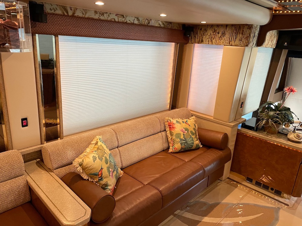 2004 Prevost Featherlite H3-45 For Sale