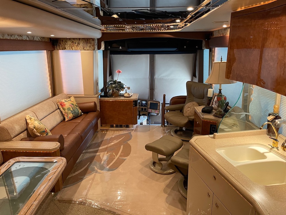 2004 Prevost Featherlite H3-45 For Sale