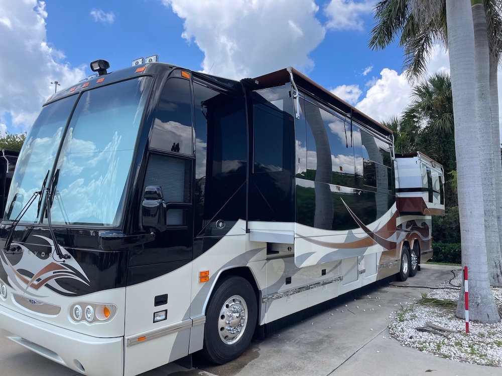 2004 Prevost Featherlite H3-45 For Sale