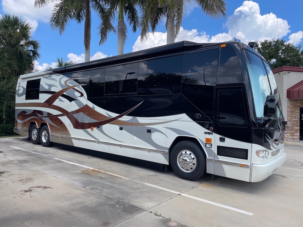 2004 Prevost Featherlite H3-45 For Sale