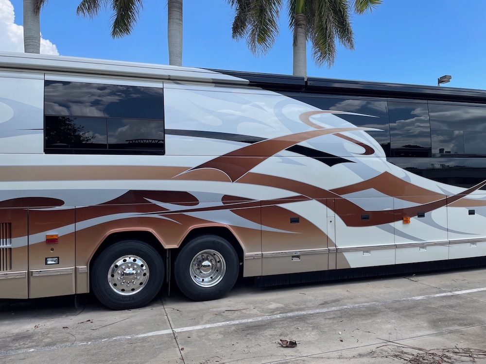 2004 Prevost Featherlite H3-45 For Sale