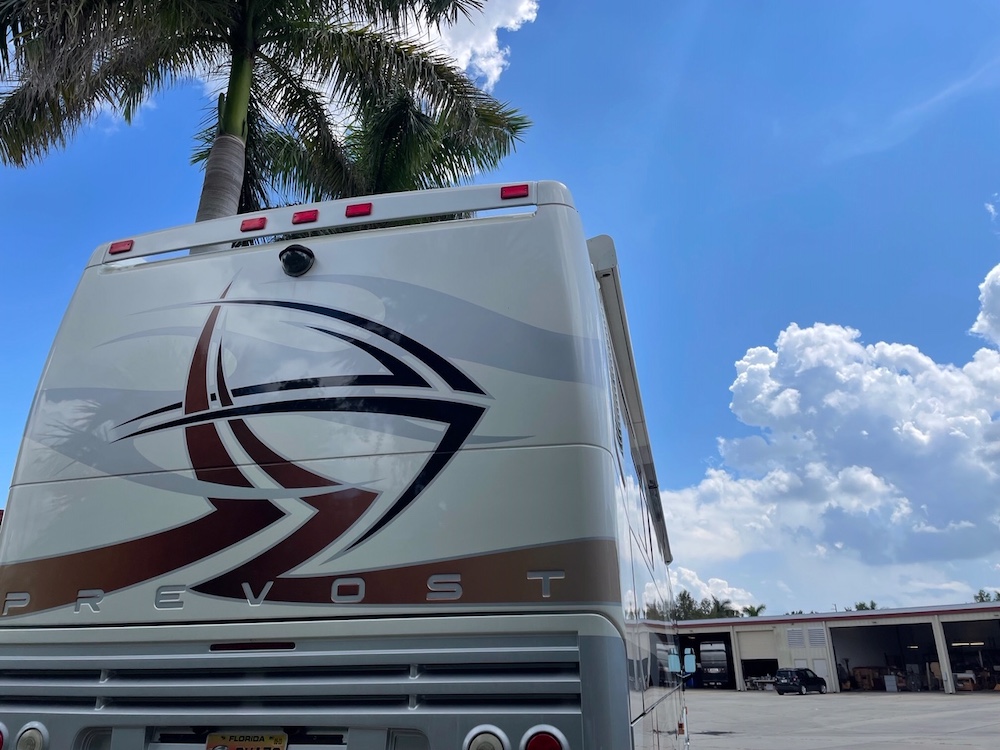 2004 Prevost Featherlite H3-45 For Sale