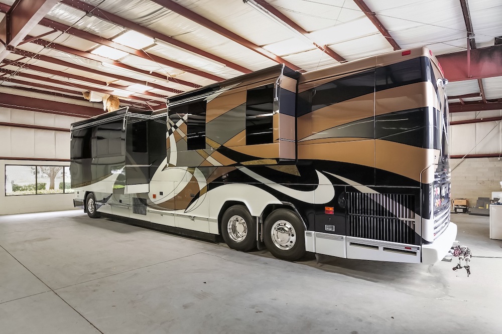 2004 Prevost Featherlite H3-45 For Sale