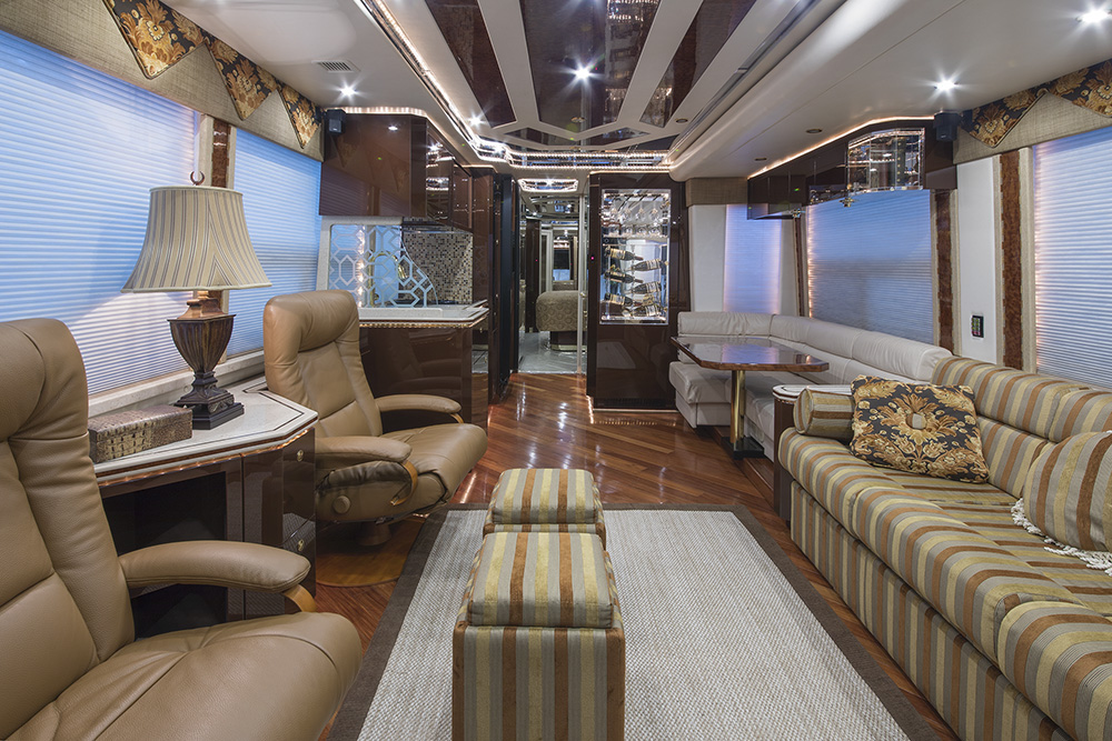 2004 Prevost Featherlite H3-45 For Sale