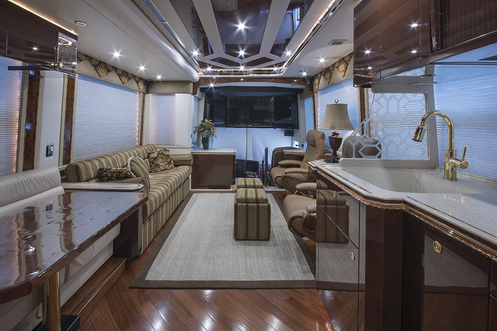 2004 Prevost Featherlite H3-45 For Sale