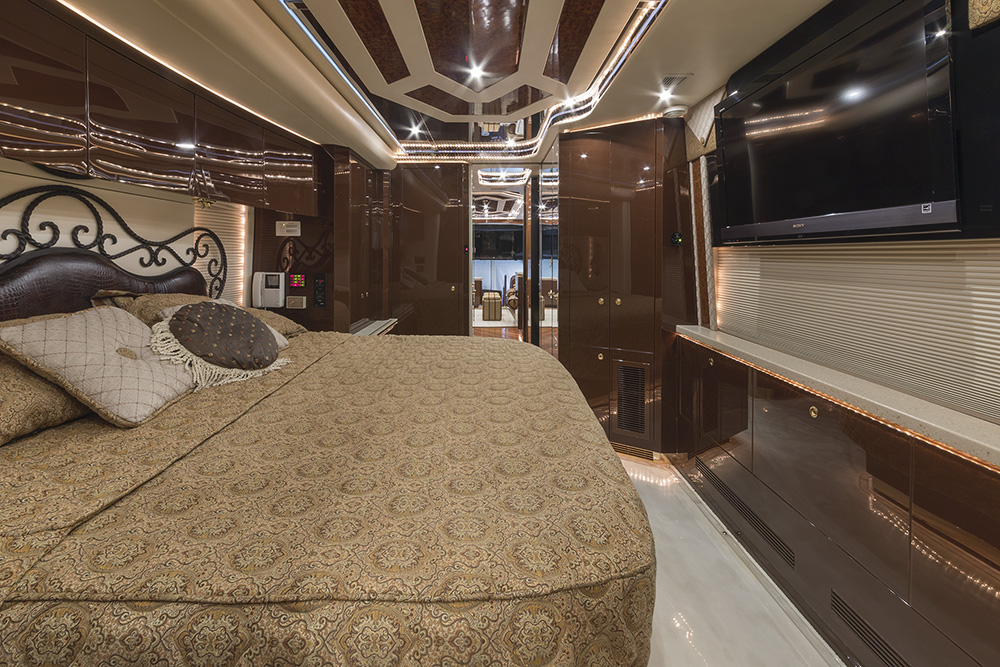 2004 Prevost Featherlite H3-45 For Sale