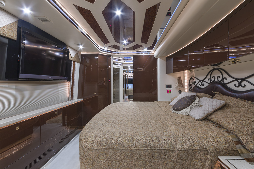 2004 Prevost Featherlite H3-45 For Sale