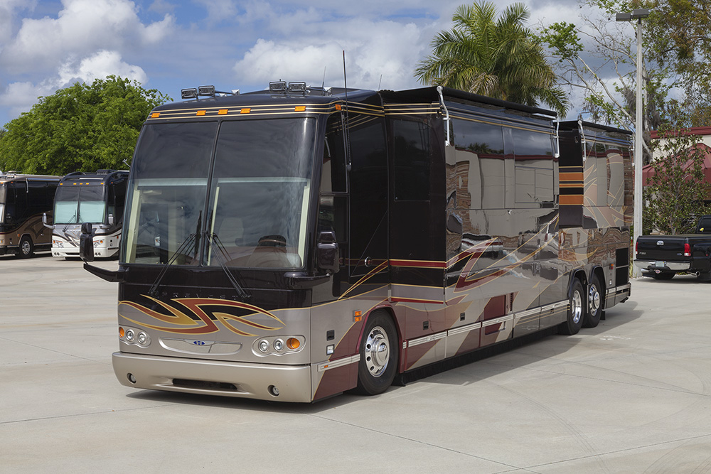 2004 Prevost Featherlite H3-45 For Sale