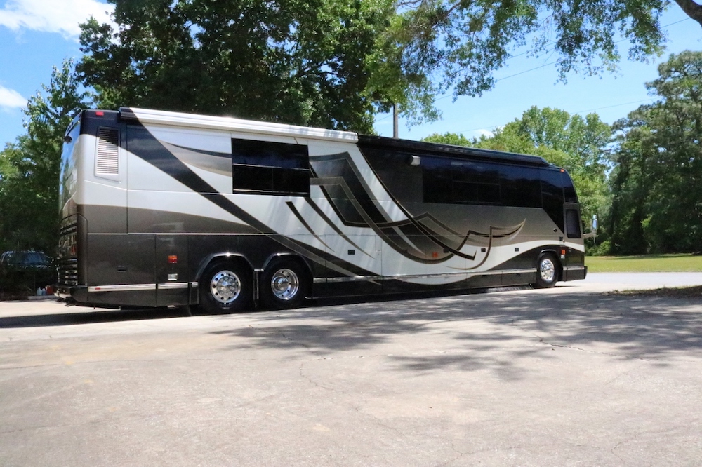 2004 Prevost Featherlite H3-45 For Sale