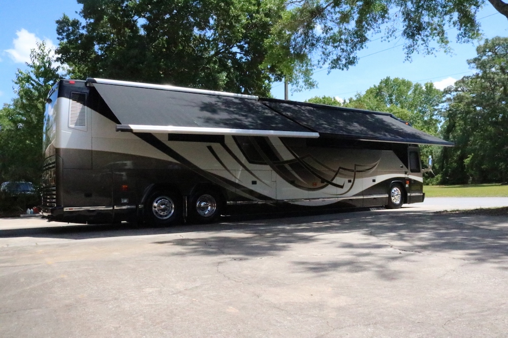 2004 Prevost Featherlite H3-45 For Sale