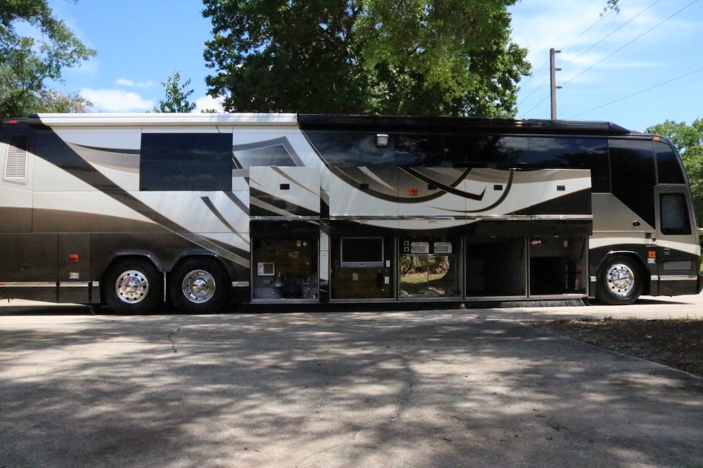 2004 Prevost Featherlite H3-45 For Sale