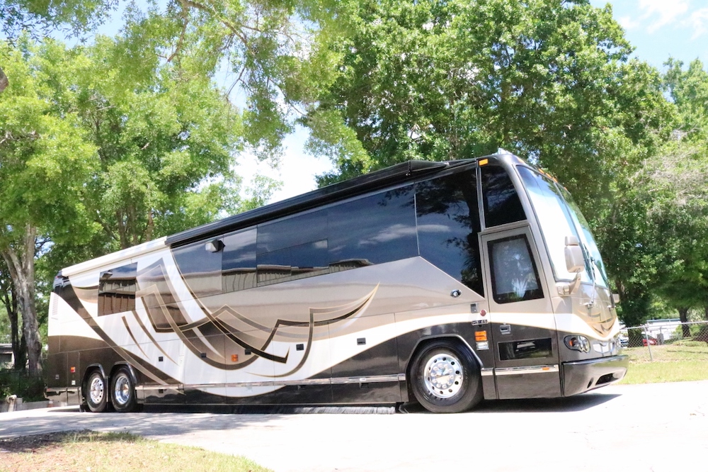 2004 Prevost Featherlite H3-45 For Sale