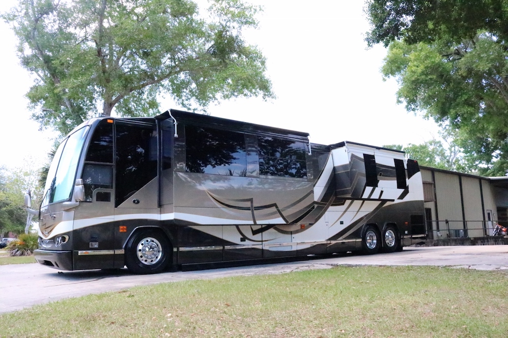 2004 Prevost Featherlite H3-45 For Sale