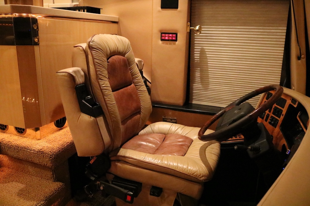 2004 Prevost Featherlite H3-45 For Sale