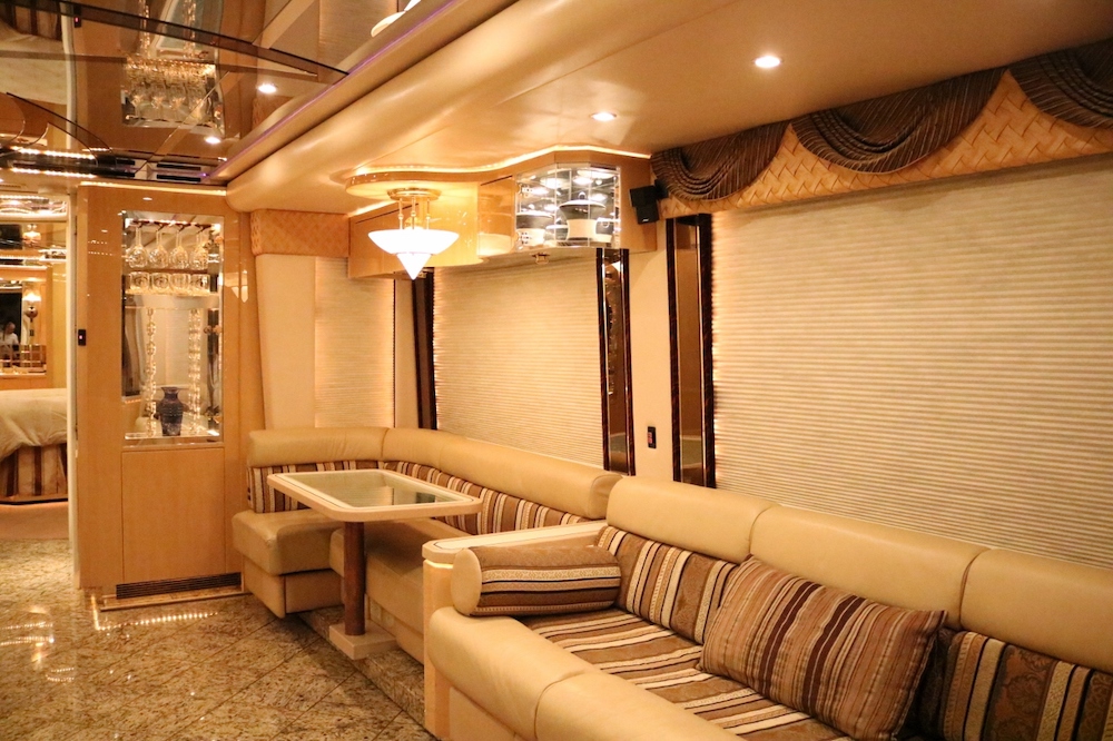 2004 Prevost Featherlite H3-45 For Sale