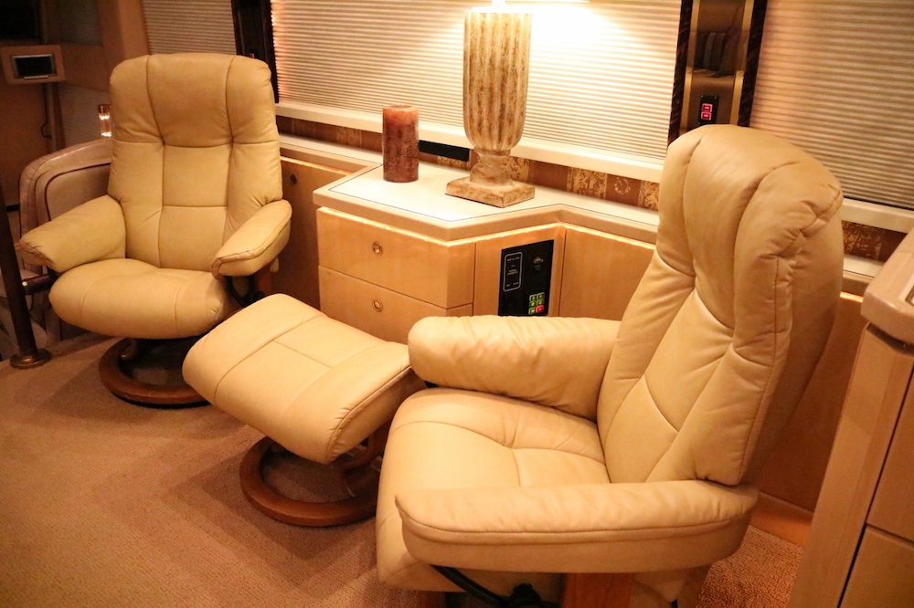 2004 Prevost Featherlite H3-45 For Sale