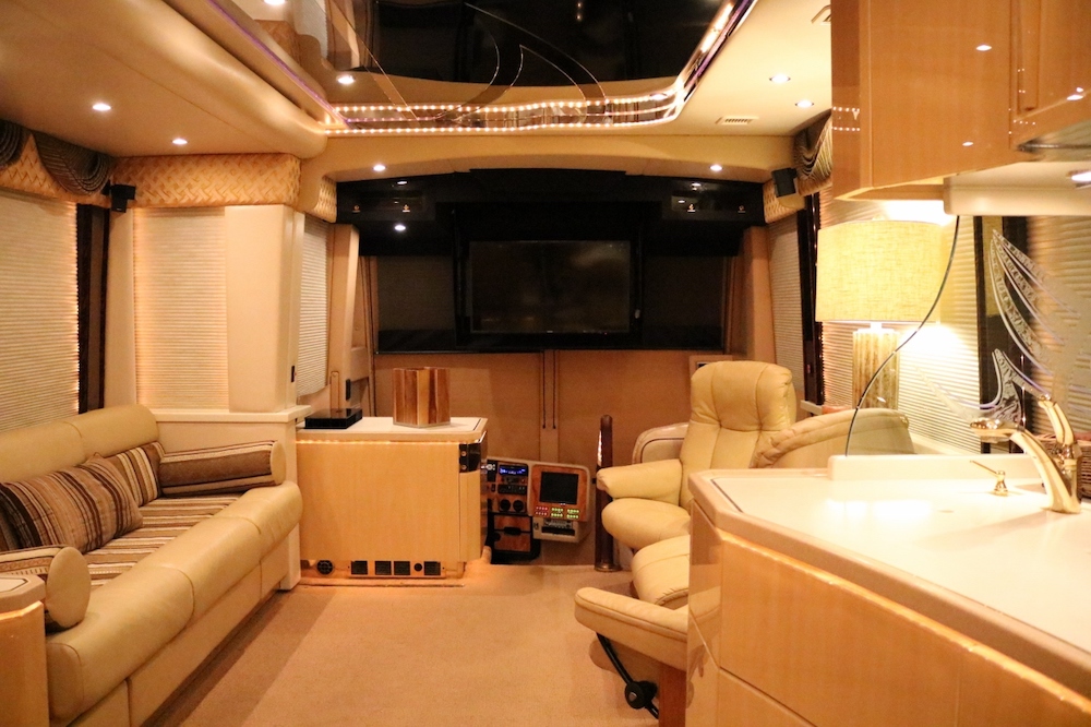 2004 Prevost Featherlite H3-45 For Sale