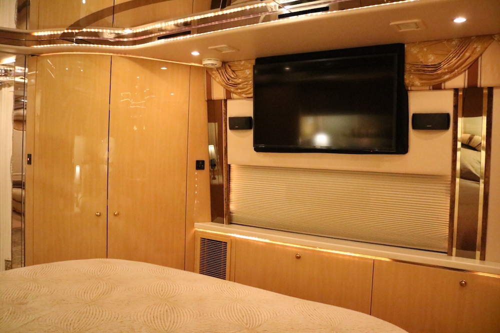 2004 Prevost Featherlite H3-45 For Sale