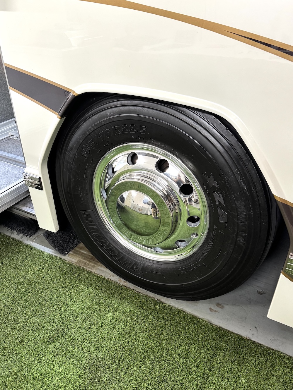 2004 Prevost Featherlite  H3-45 For Sale