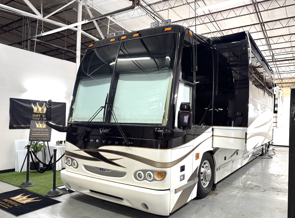 2004 Prevost Featherlite  H3-45 For Sale