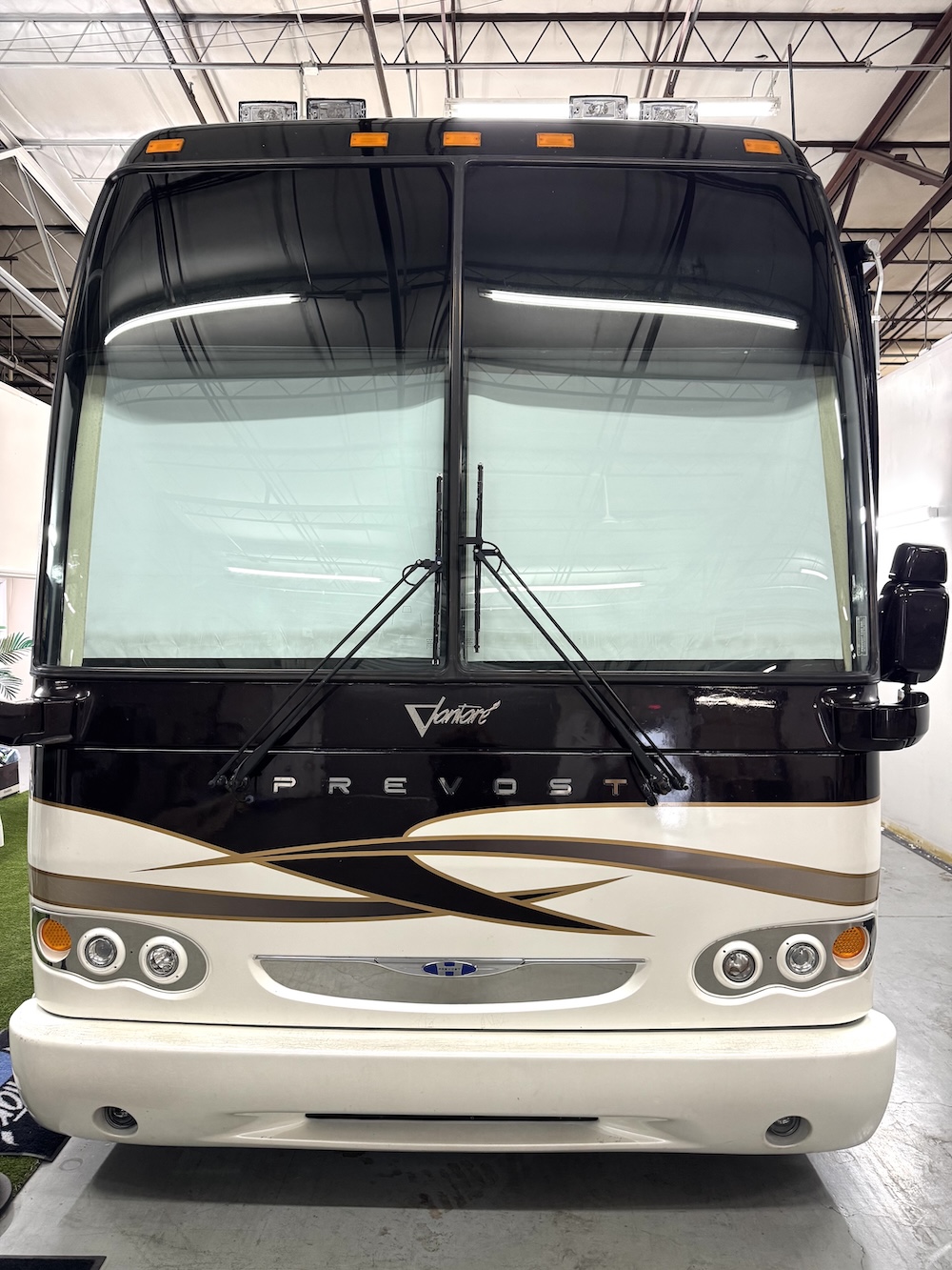 2004 Prevost Featherlite  H3-45 For Sale