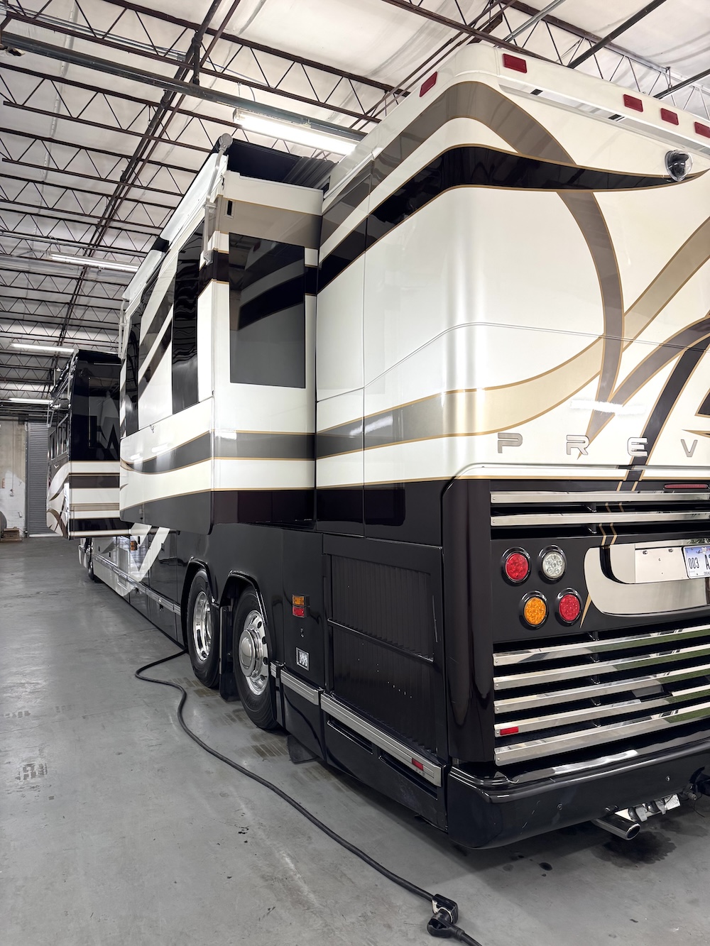 2004 Prevost Featherlite  H3-45 For Sale