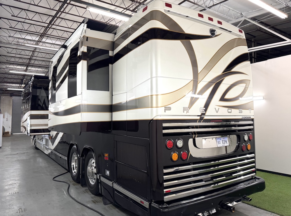 2004 Prevost Featherlite  H3-45 For Sale