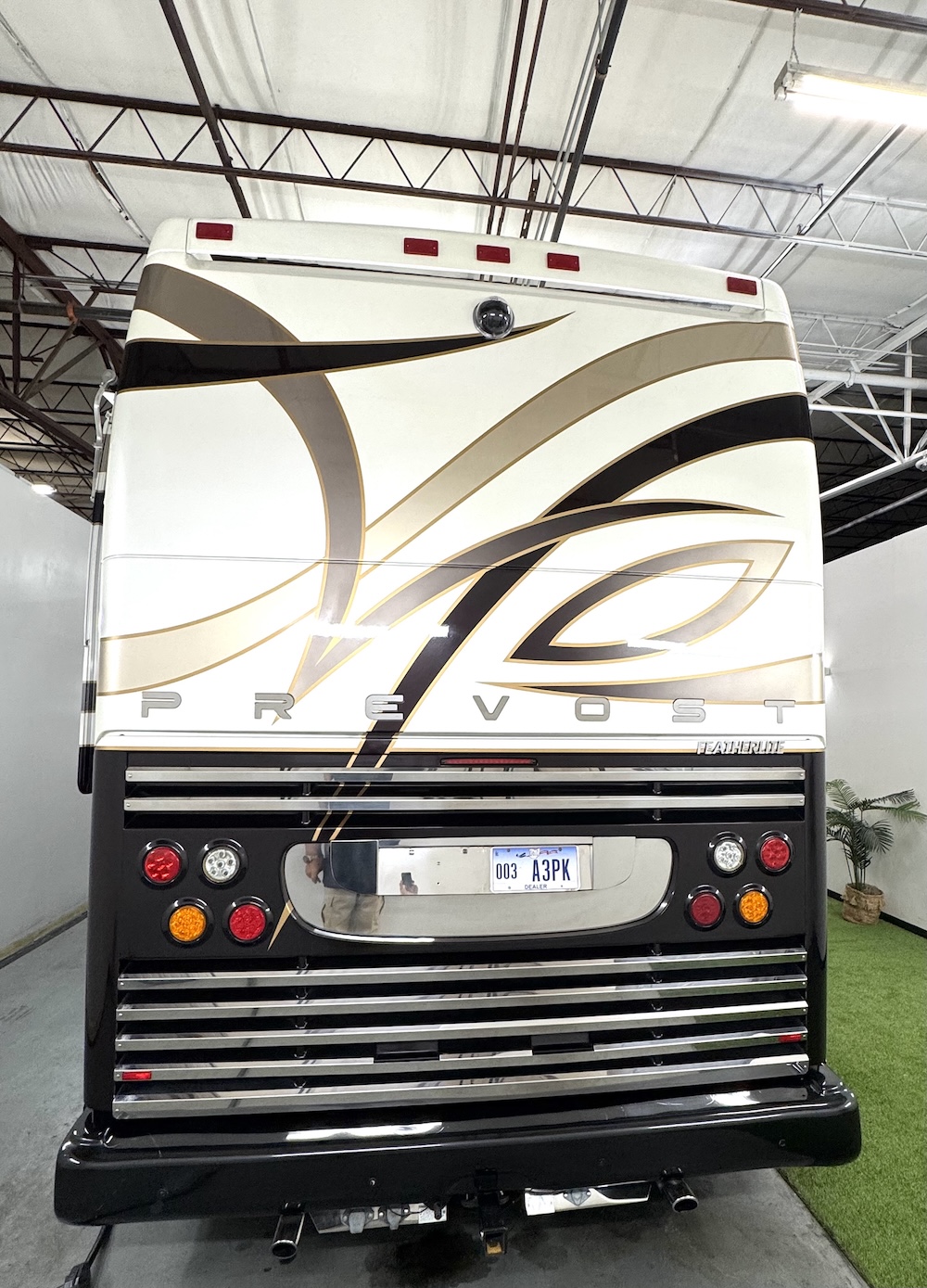 2004 Prevost Featherlite  H3-45 For Sale