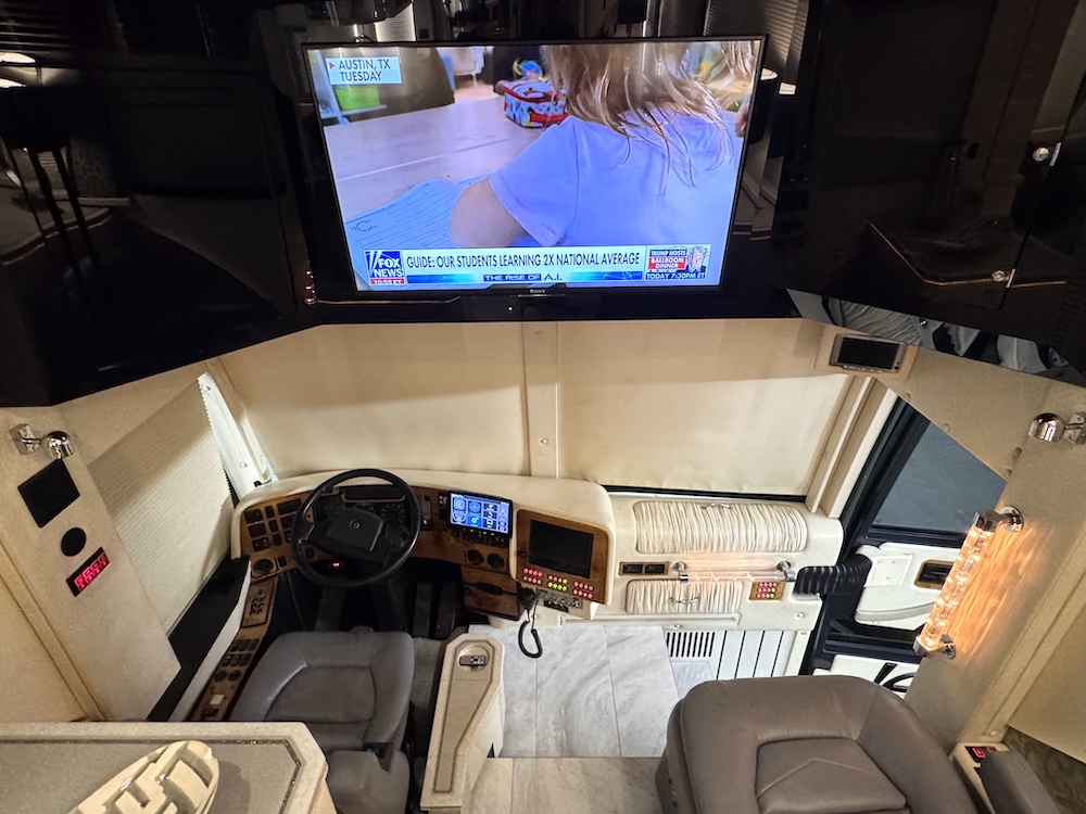 2004 Prevost Featherlite  H3-45 For Sale