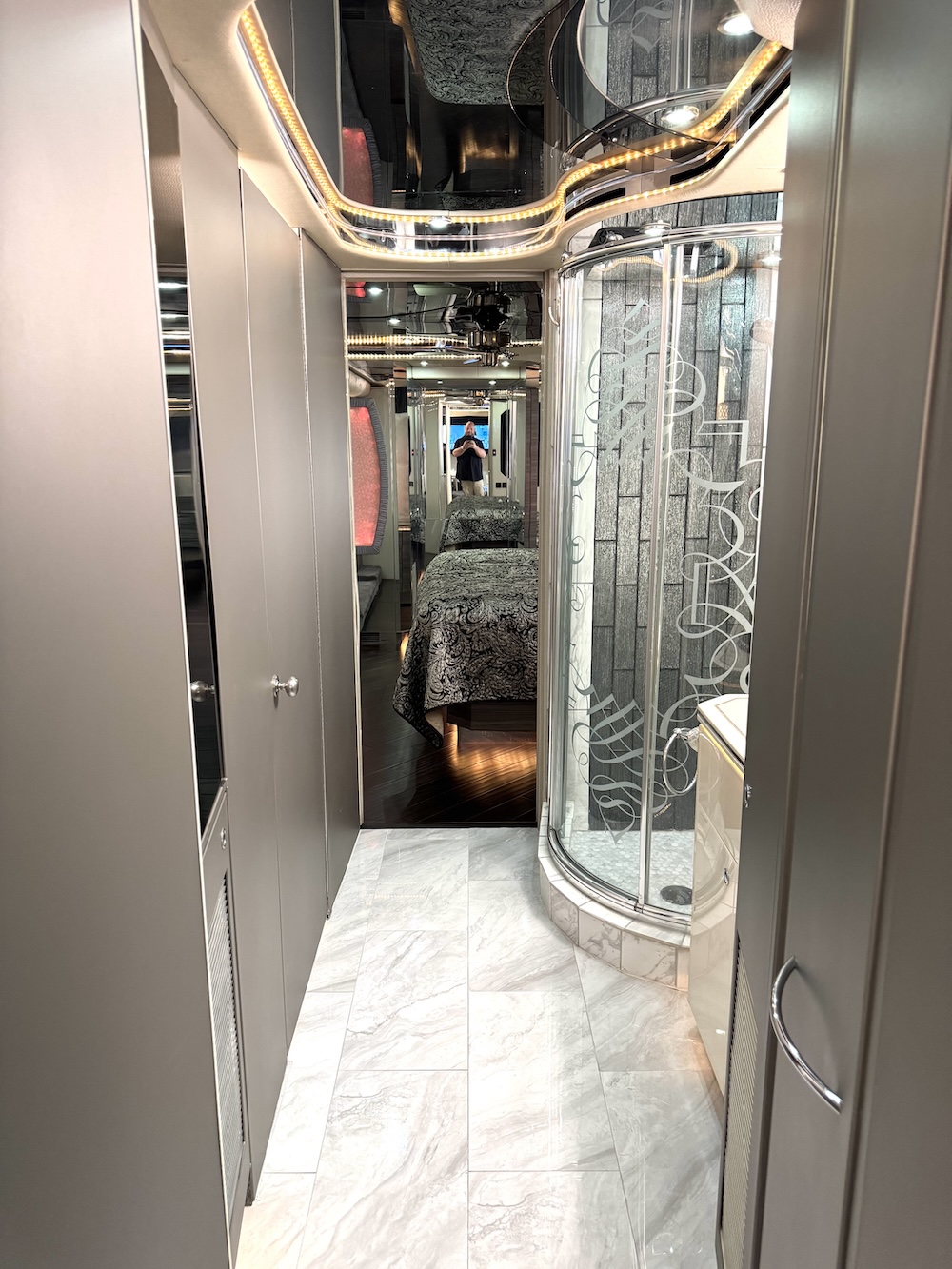 2004 Prevost Featherlite  H3-45 For Sale