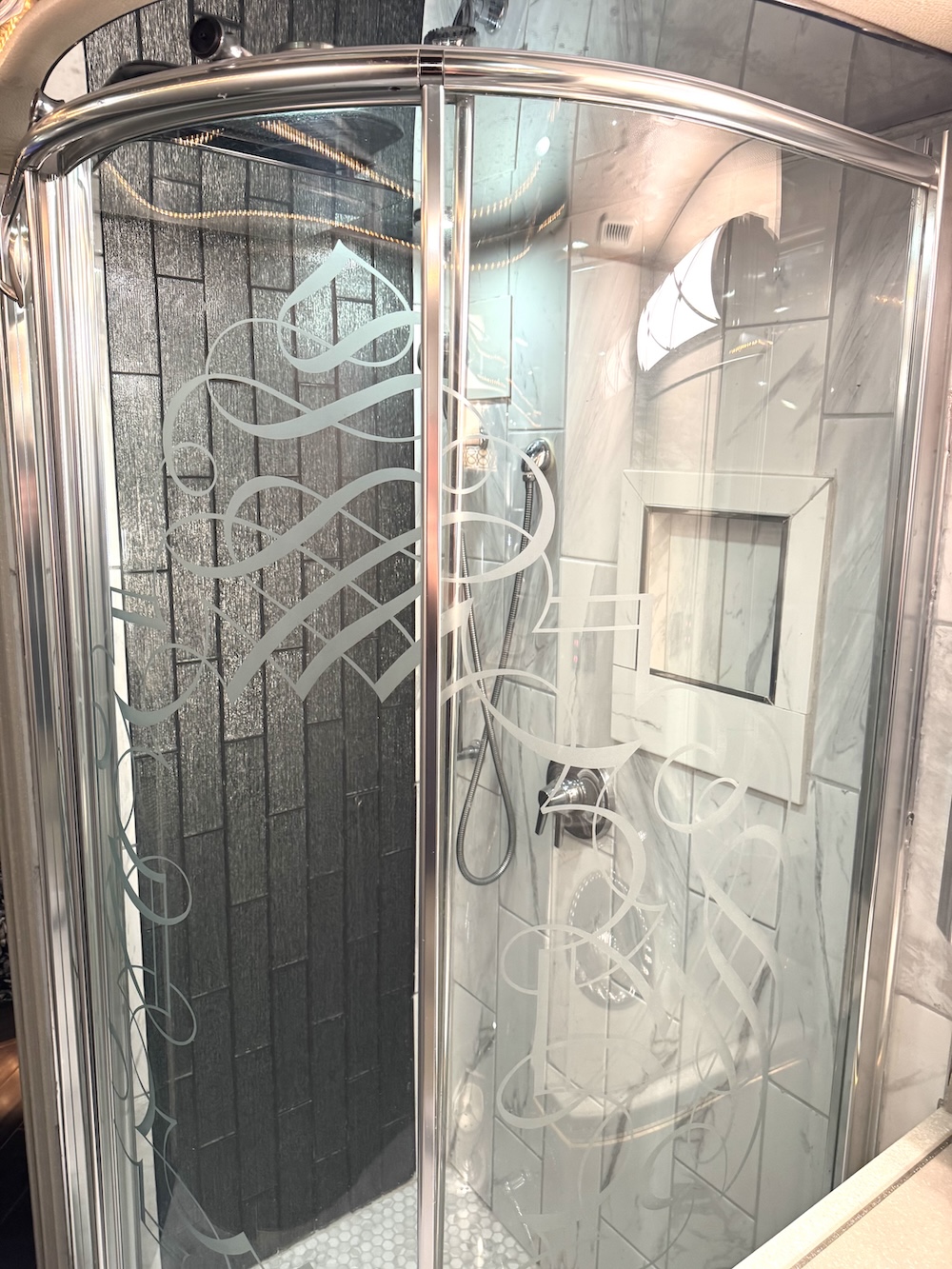 2004 Prevost Featherlite  H3-45 For Sale