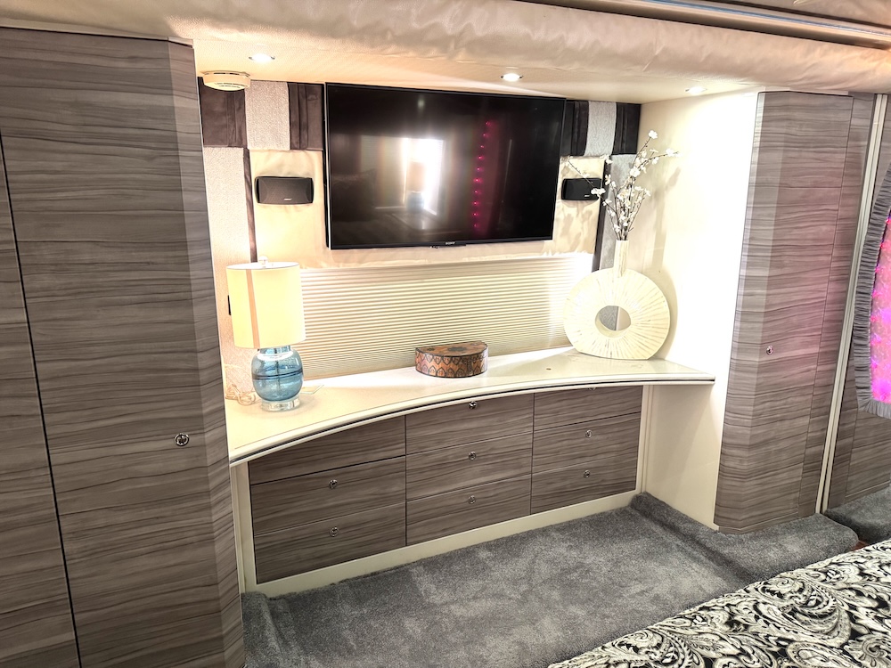 2004 Prevost Featherlite  H3-45 For Sale