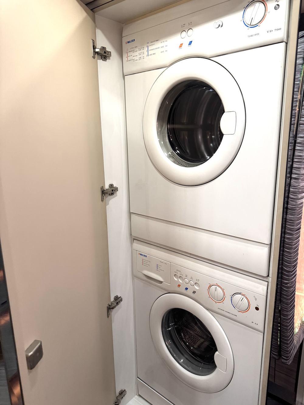 2004 Prevost Featherlite  H3-45 For Sale