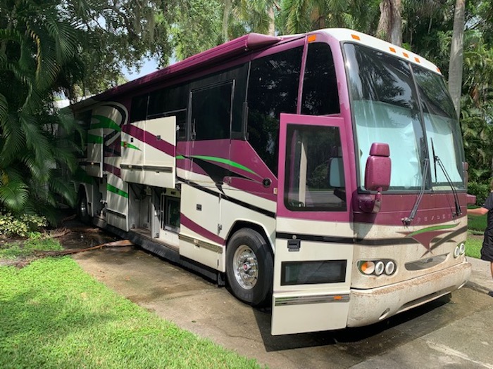 2004 Prevost Featherlite H3-45 For Sale