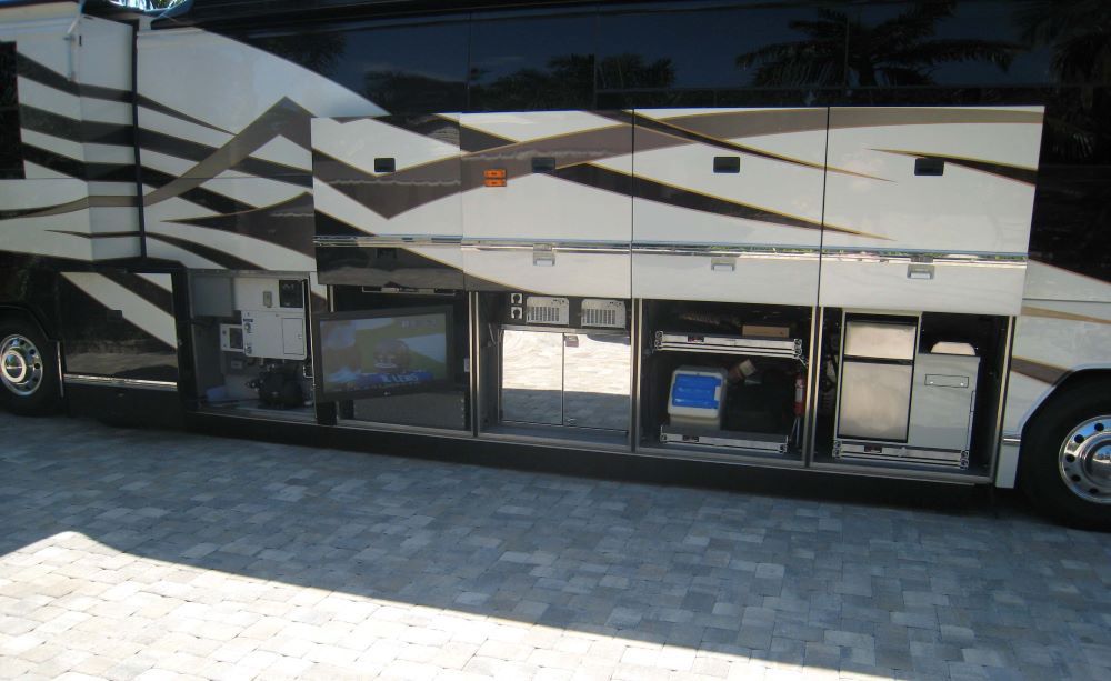 2004 Prevost Featherlite H3-45 For Sale