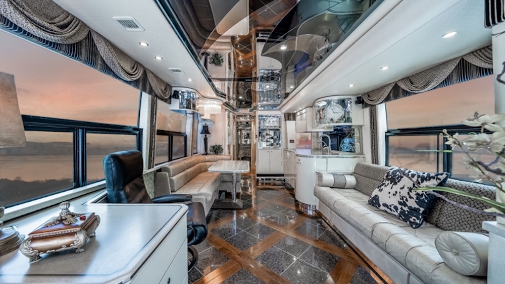 2004 Prevost Featherlite H3-45 For Sale