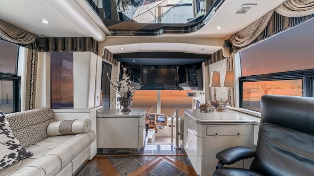 2004 Prevost Featherlite H3-45 For Sale